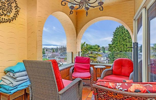3705 Puget Drive Arbutus