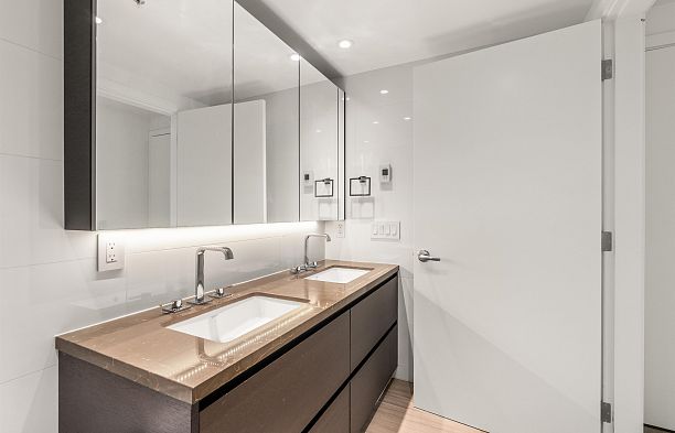305 1571 W 57th Avenue South Granville