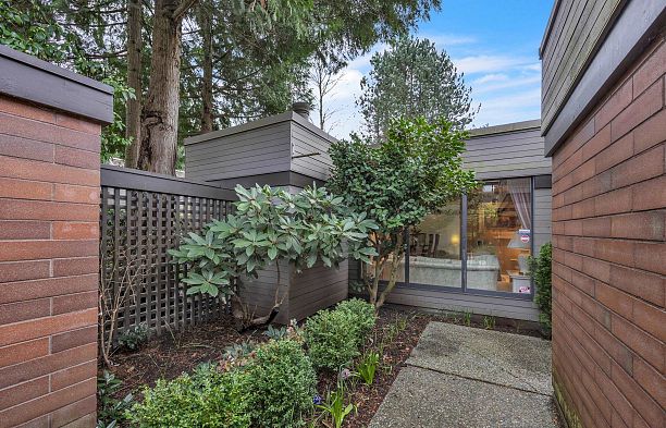 6554 Pinehurst Drive South Cambie