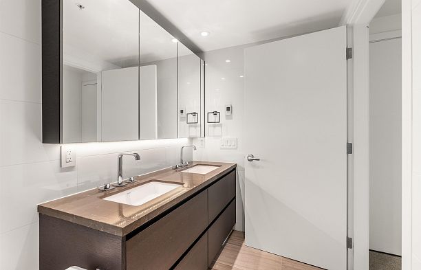 305 1571 W 57th Avenue South Granville