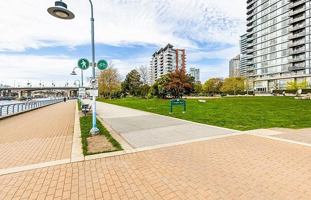 503 8 Smithe Mews Yaletown
