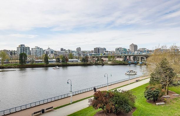 503 8 Smithe Mews Yaletown
