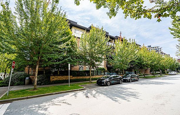 119 5928 Birney Avenue University VW