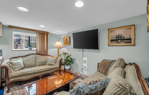 661 W 20th Avenue Cambie