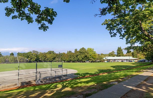 304 998 W 19th Avenue Cambie