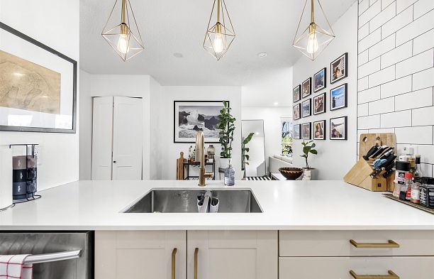 306 1365 W 4th Avenue False Creek