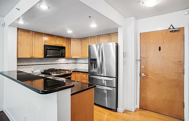 106 1485 W 6th Avenue False Creek