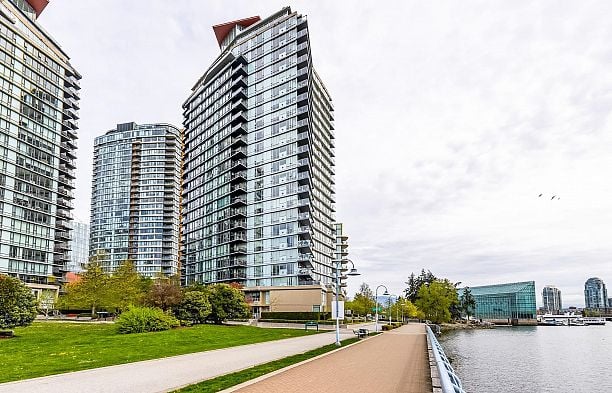 503 8 Smithe Mews Yaletown