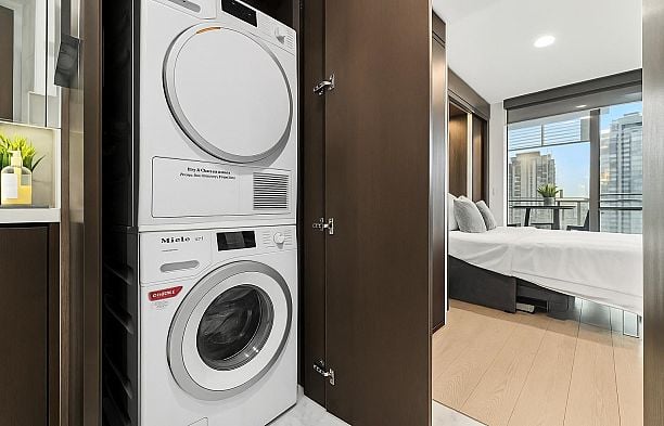 1387 87 Nelson Street Yaletown