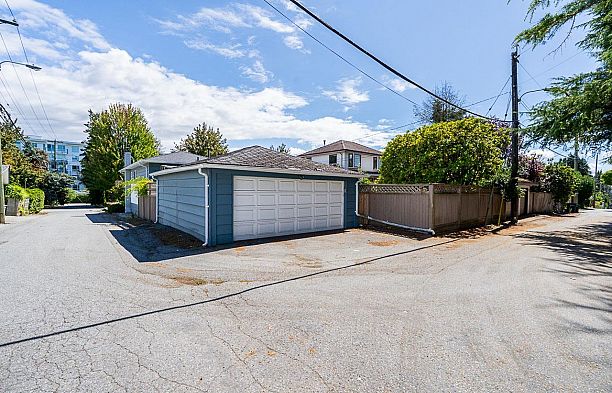 6637 Ash Street South Cambie