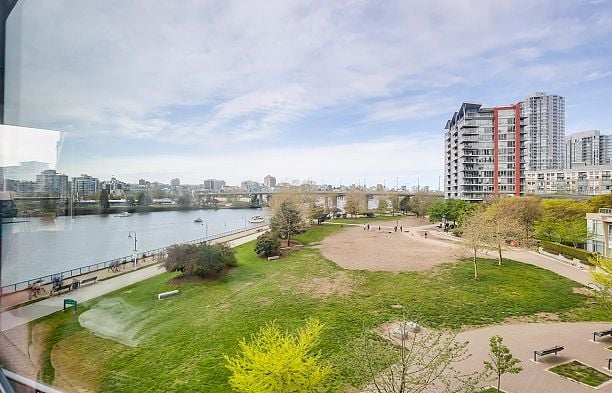 503 8 Smithe Mews Yaletown