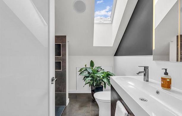 661 W 20th Avenue Cambie