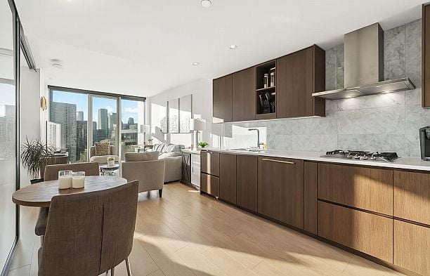 1387 87 Nelson Street Yaletown