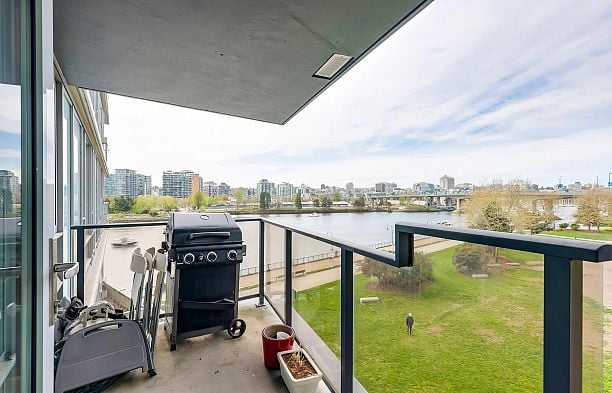 503 8 Smithe Mews Yaletown