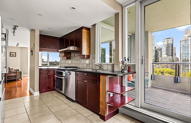1605 1383 Marinaside Crescent Yaletown