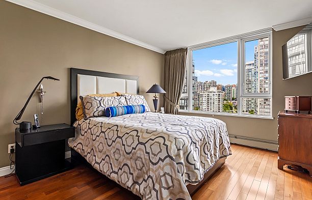 1605 1383 Marinaside Crescent Yaletown