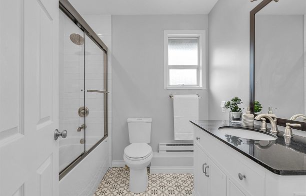 4 2535 W 6th Avenue Kitsilano