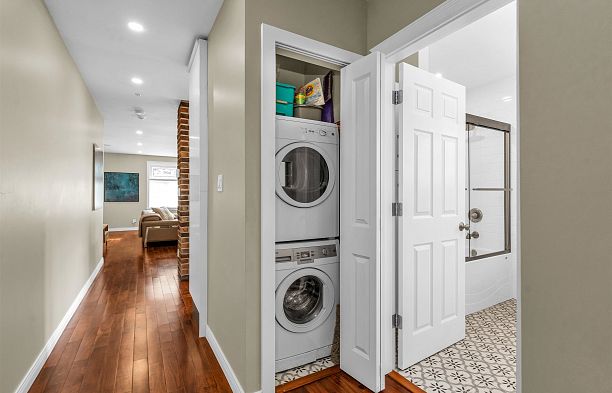 4 2535 W 6th Avenue Kitsilano