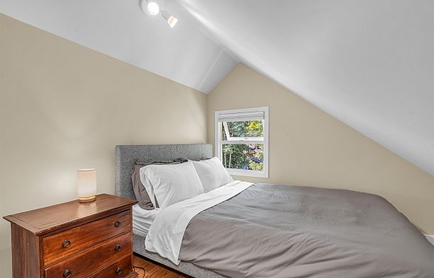 4 2535 W 6th Avenue Kitsilano