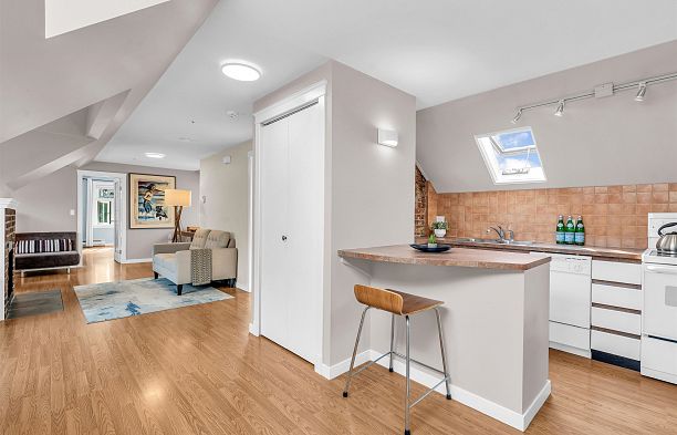 4 2535 W 6th Avenue Kitsilano