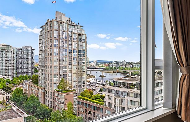1605 1383 Marinaside Crescent Yaletown
