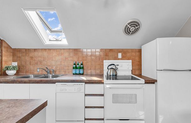 4 2535 W 6th Avenue Kitsilano