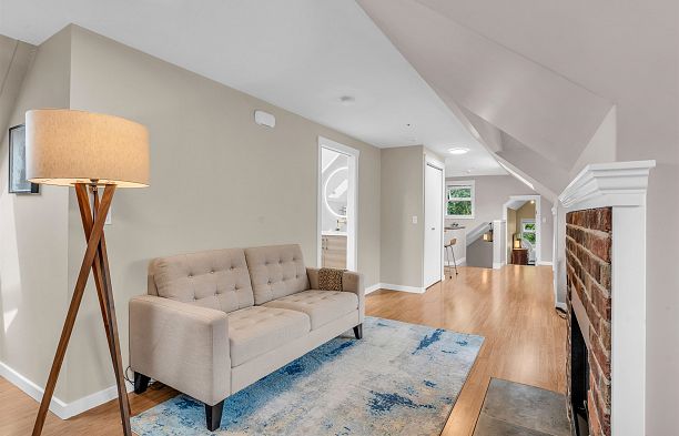 4 2535 W 6th Avenue Kitsilano