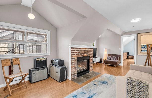 4 2535 W 6th Avenue Kitsilano