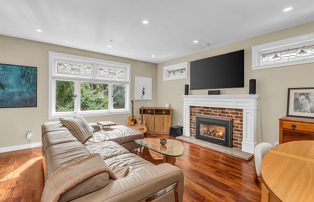4 2535 W 6th Avenue Kitsilano