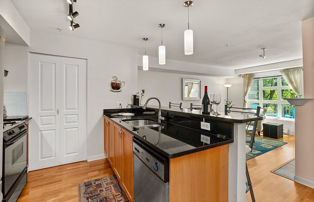 308 2161 W 12th Avenue Kitsilano