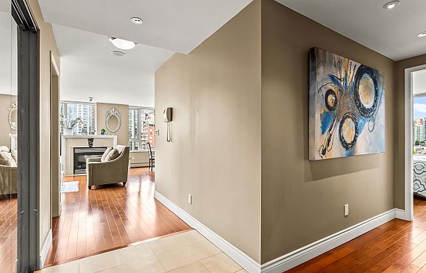 1605 1383 Marinaside Crescent Yaletown