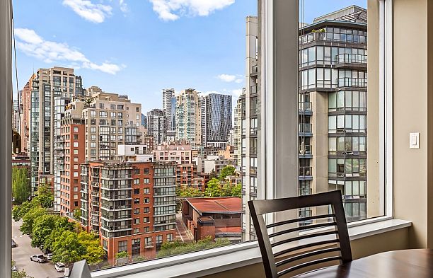 1605 1383 Marinaside Crescent Yaletown