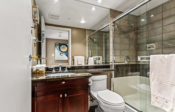 1605 1383 Marinaside Crescent Yaletown