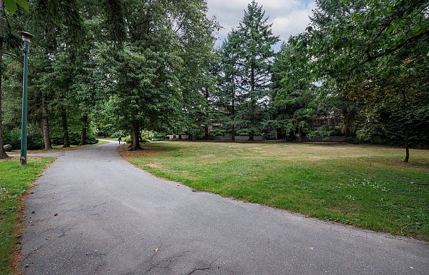 4042 Yew Street Quilchena