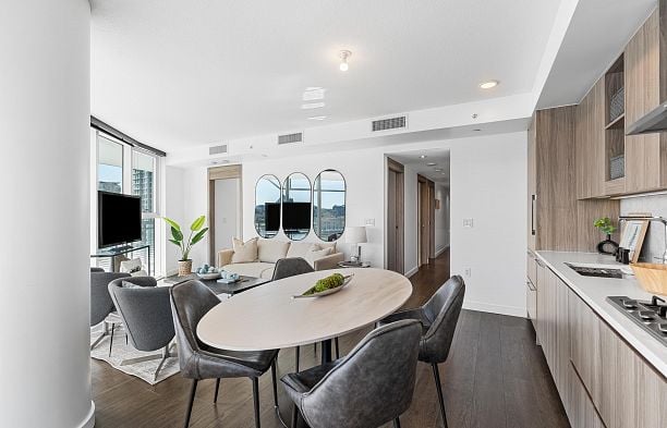 1585 87 Nelson Street Yaletown