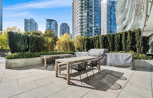 1585 87 Nelson Street Yaletown