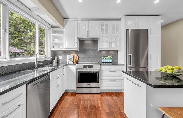 4 2535 W 6th Avenue Kitsilano