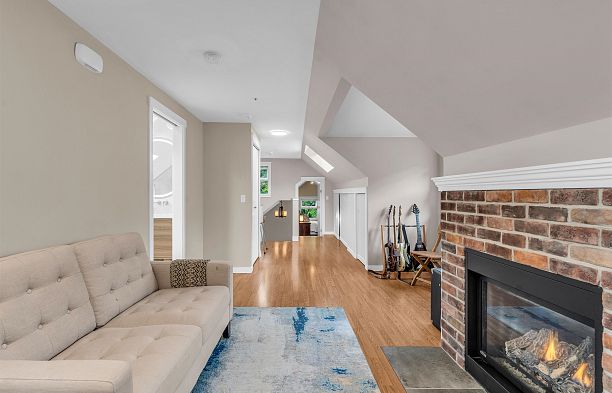 4 2535 W 6th Avenue Kitsilano