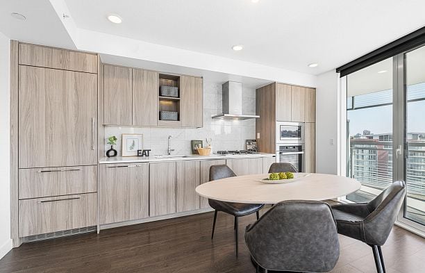 1585 87 Nelson Street Yaletown