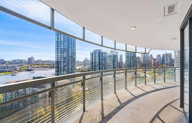 1585 87 Nelson Street Yaletown