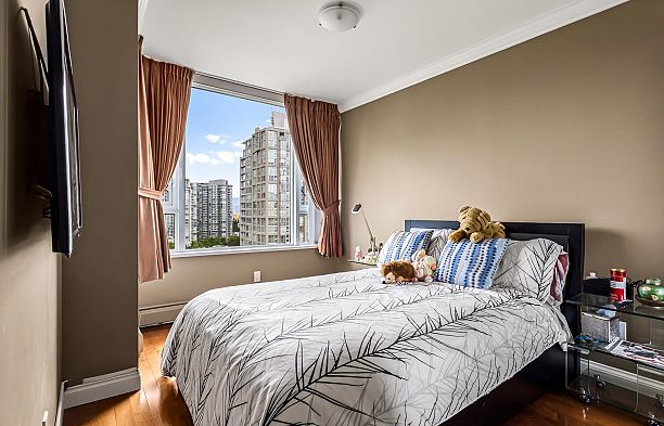 1605 1383 Marinaside Crescent Yaletown