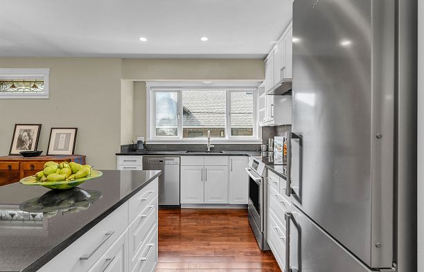 4 2535 W 6th Avenue Kitsilano