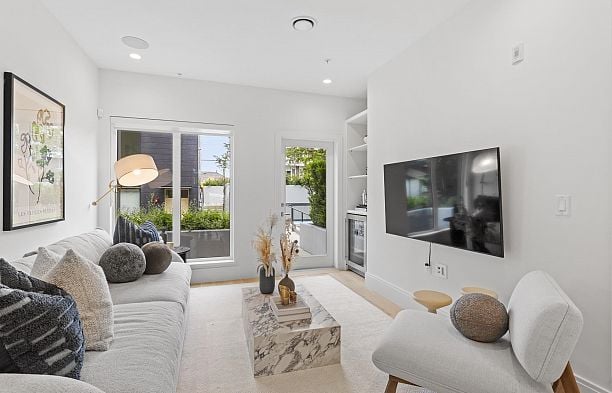 555 W 26th Avenue Cambie