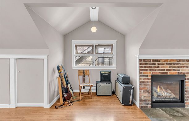 4 2535 W 6th Avenue Kitsilano
