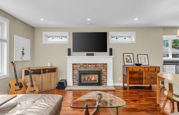 4 2535 W 6th Avenue Kitsilano