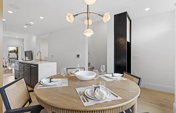 555 W 26th Avenue Cambie
