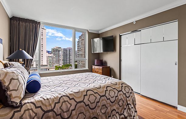 1605 1383 Marinaside Crescent Yaletown