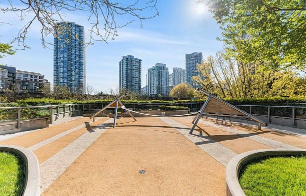 1585 87 Nelson Street Yaletown