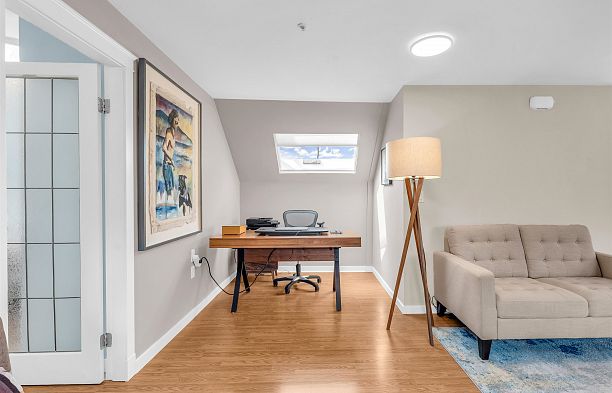 4 2535 W 6th Avenue Kitsilano
