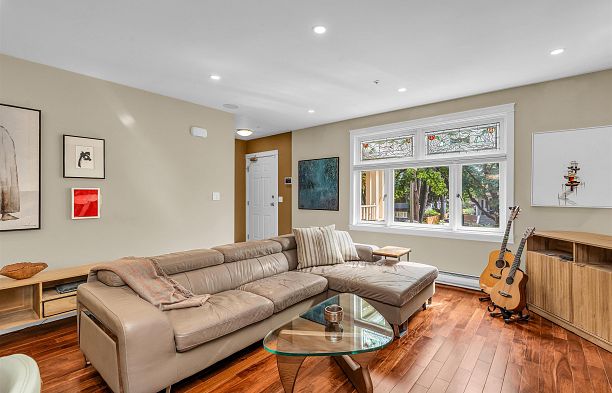 4 2535 W 6th Avenue Kitsilano